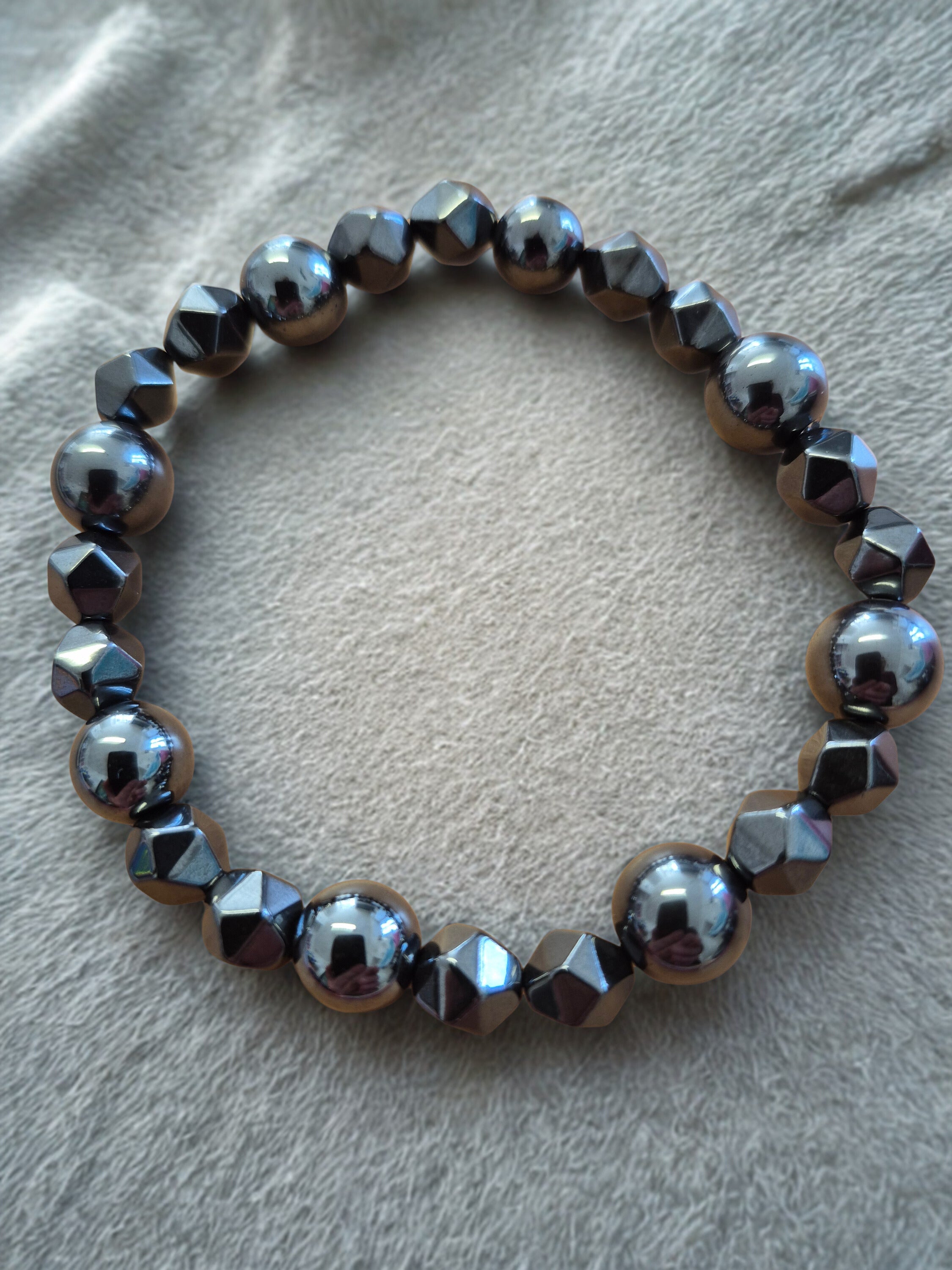 Bracelet en Hématite naturelle – Perles 8 mm lisses et facettées