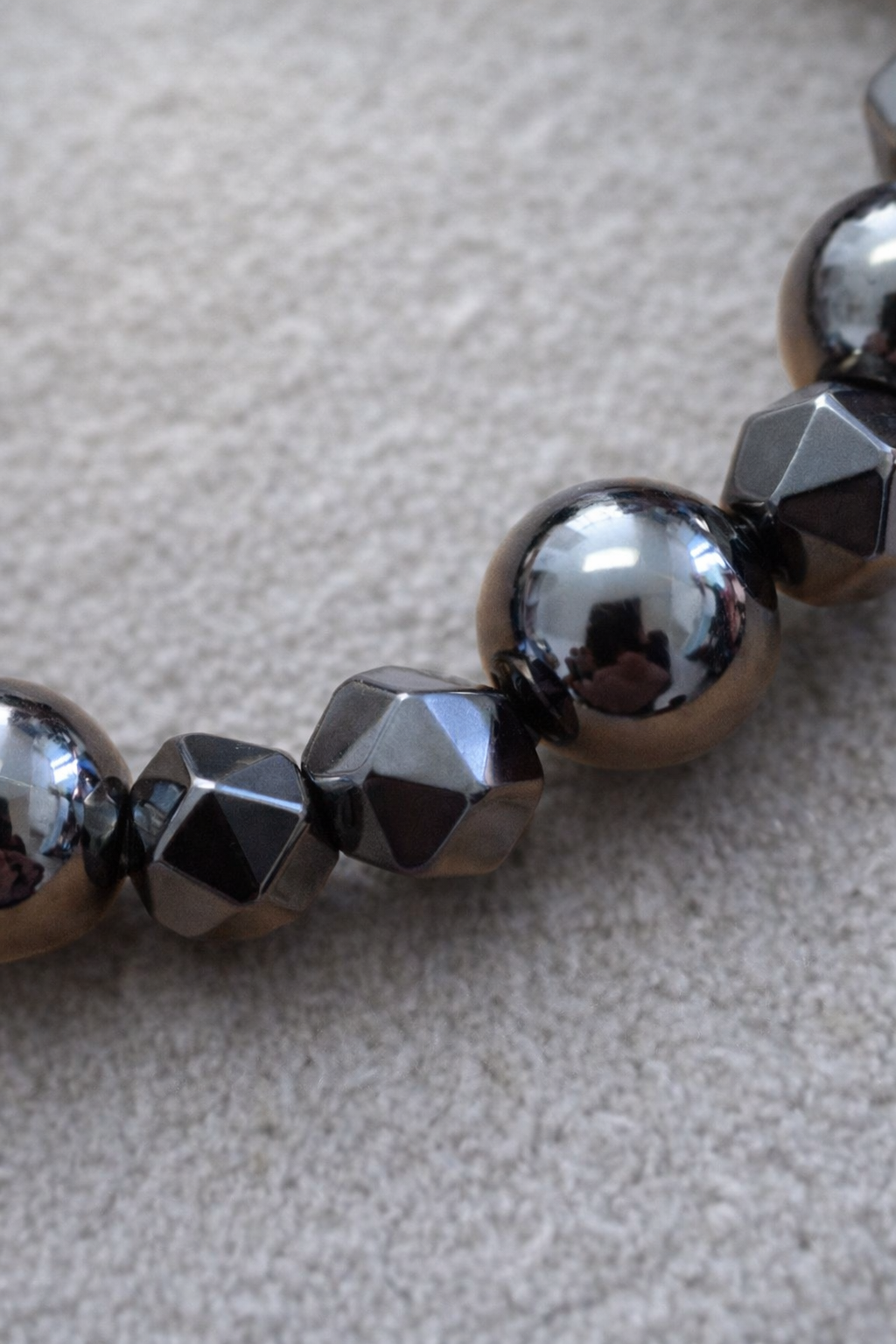 Bracelet en Hématite naturelle – Perles 8 mm lisses et facettées