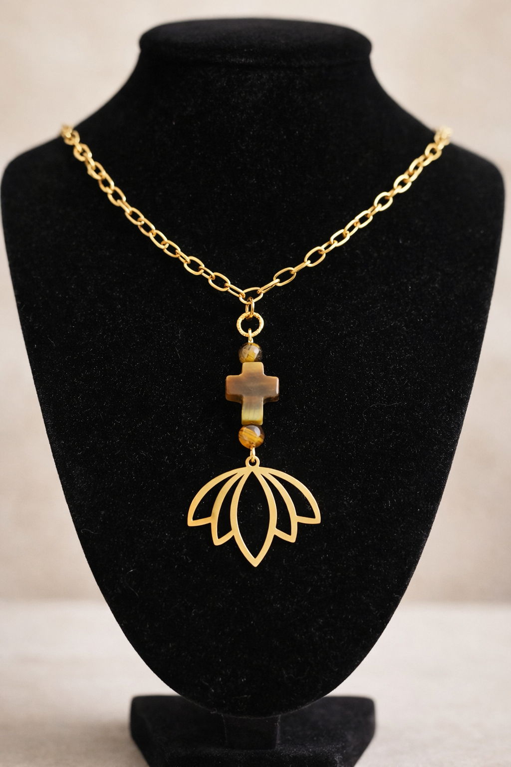 Collier Œil de Tigre Doré avec Croix et Lotus – Bijou Protection