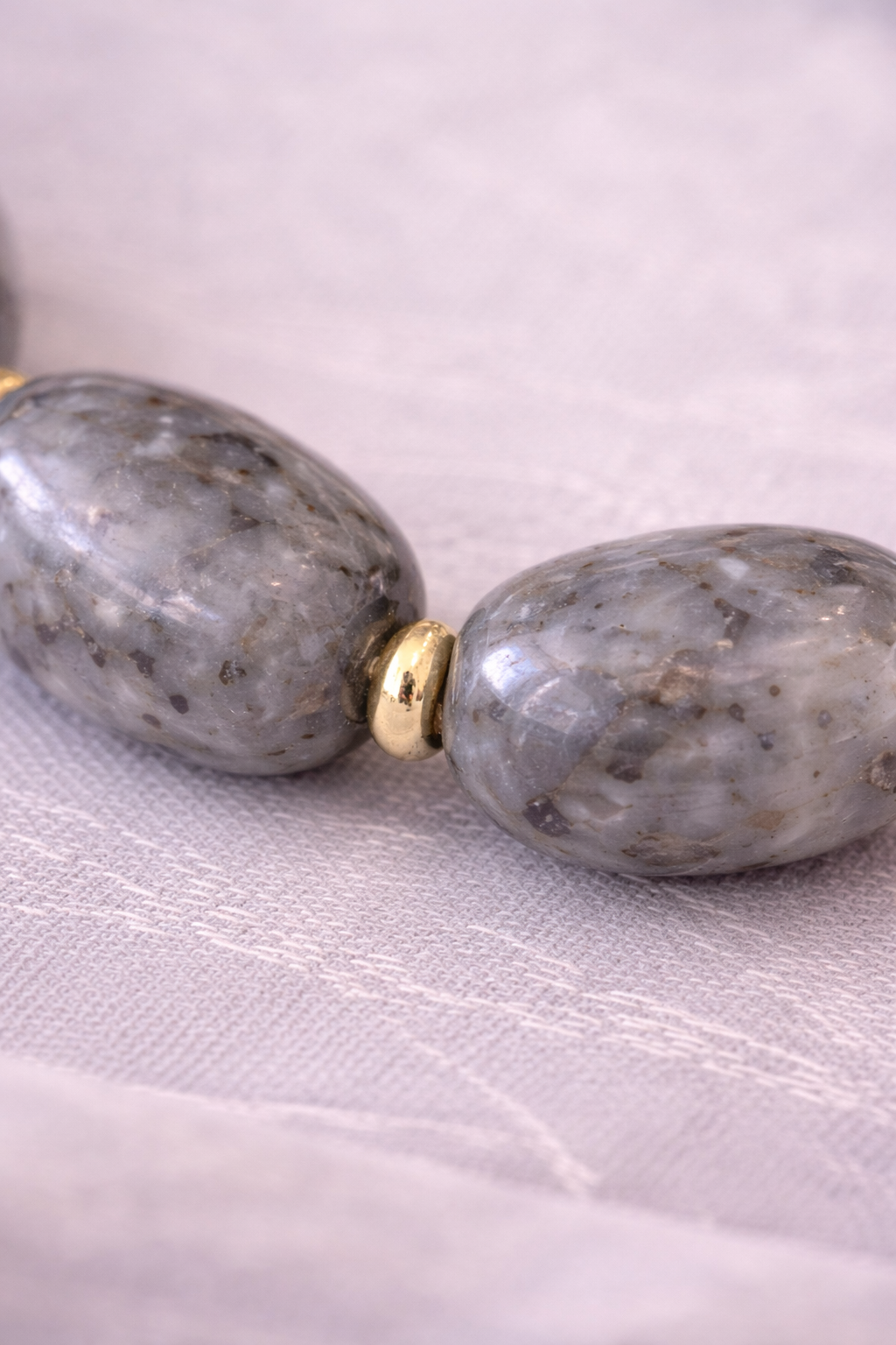 Bracelet en labradorite naturelle – perles ovales – pierre de protection et d’intuition