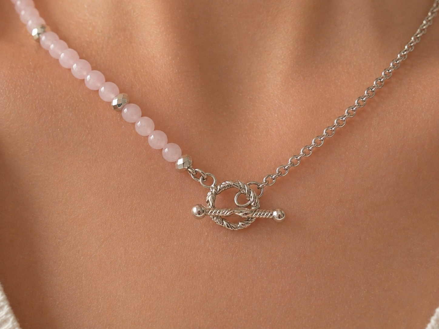 Collier Quartz Rose – Douceur & Élégance