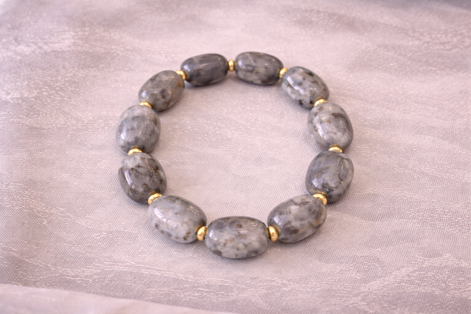 Bracelet en labradorite naturelle – perles ovales – pierre de protection et d’intuition